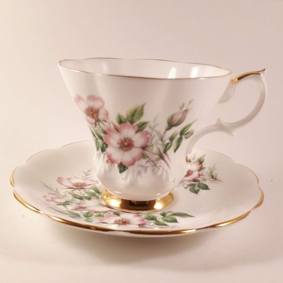 Vintage RARE Alberta Wild rose by Royal Albert teacup and saucer - Picture 3 of 9